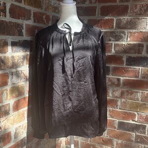 Philosophy Large Elegant Black Women's Top detailed neck and sleeve